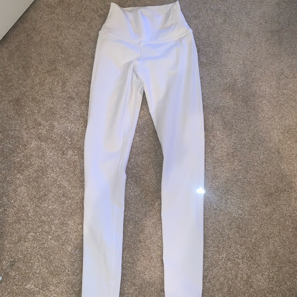 ALO 7/8 All White High-Waist Airbrush Legging